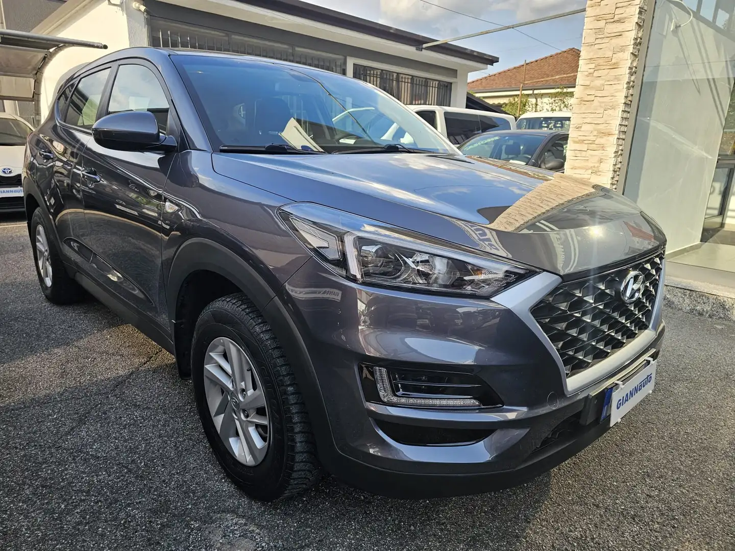 Hyundai TUCSON 1.6 gdi Xtech 2wd 132cv Gris - 2