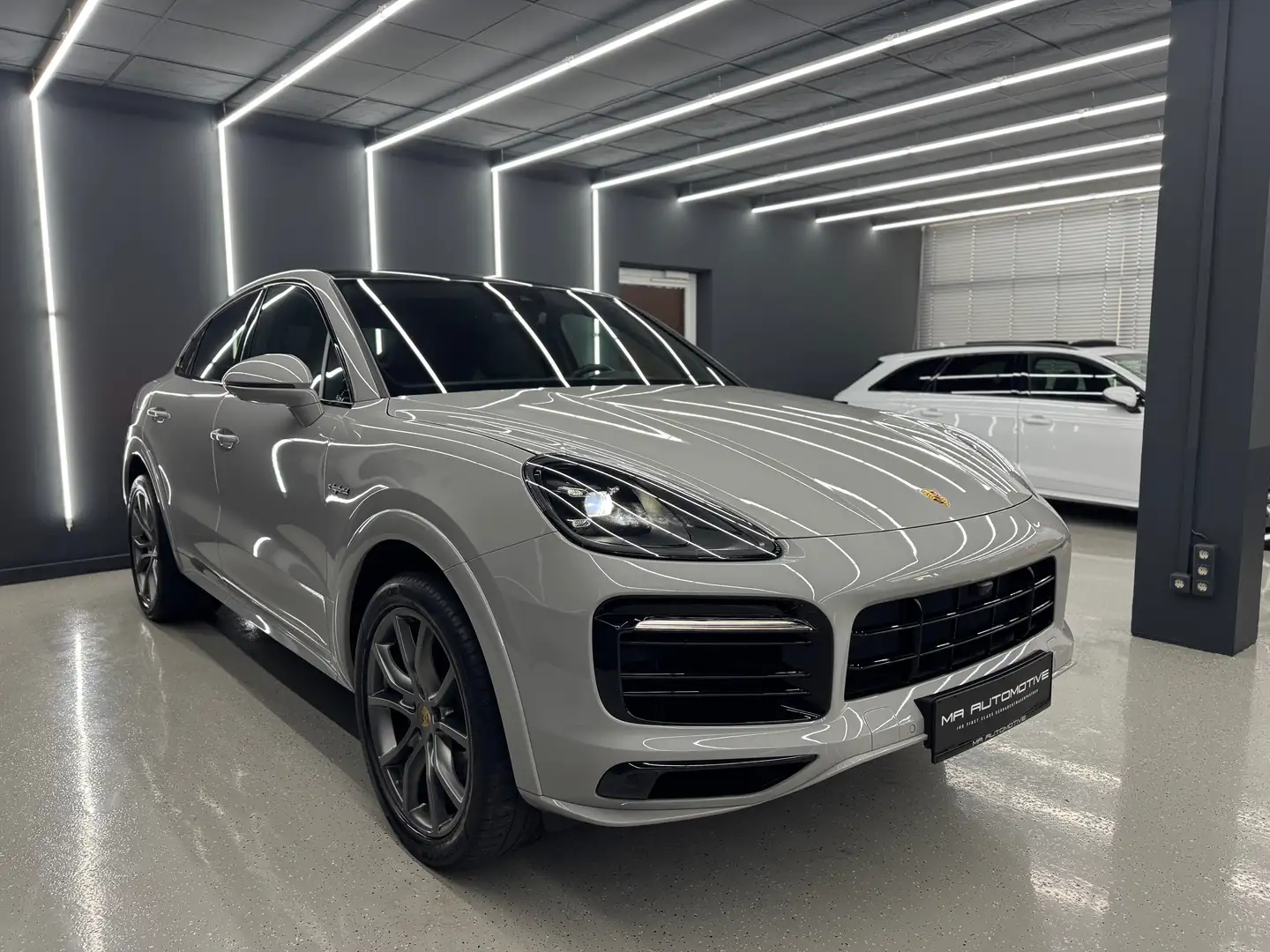 Porsche Cayenne E-Hybrid Coupé *KREIDE*SPORTD*CHRONO*PANO*BOSE* Grau - 2
