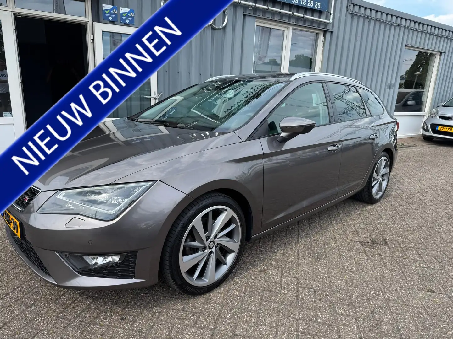 SEAT Leon ST 1.4 TSI ACT FR Dynamic navi panoramadak Grijs - 1