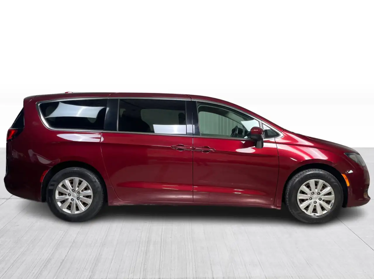 Chrysler Pacifica photo Chrysler Pacifica