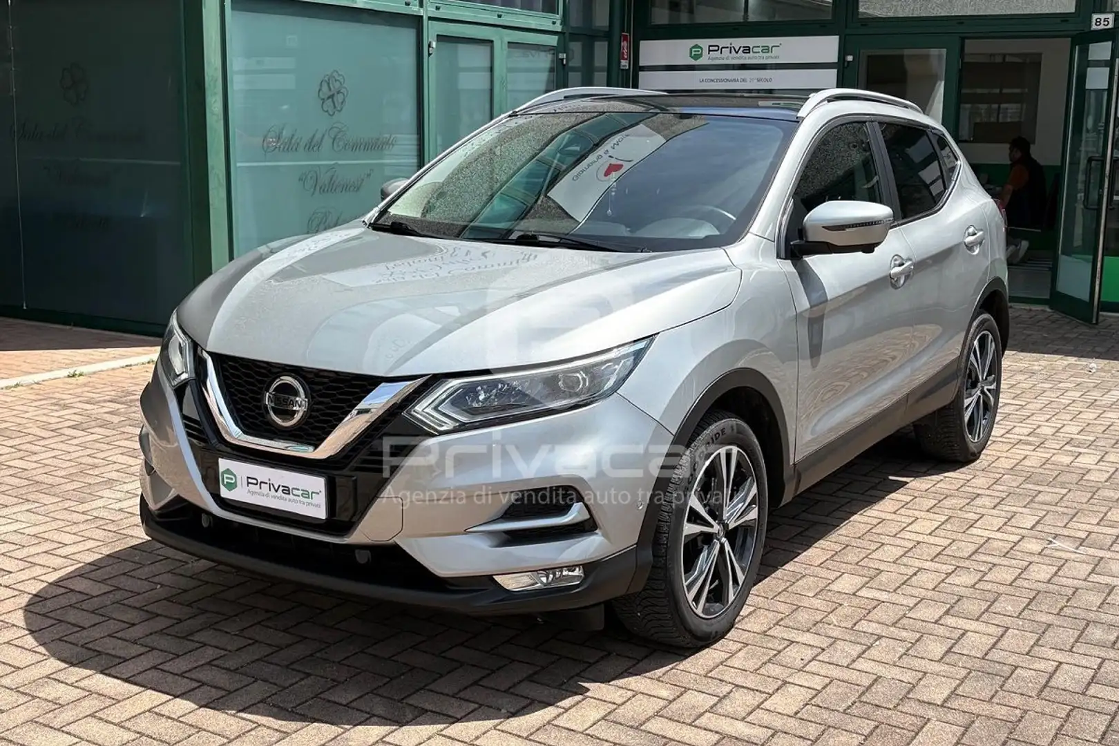 Nissan Qashqai Qashqai 1.3 DIG-T 140 CV Tekna+ Dynamic Standard Plateado - 1