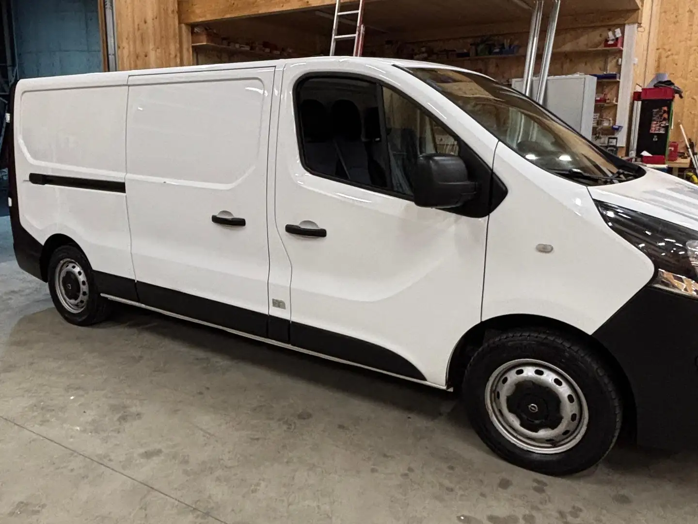 Opel Vivaro Weiß - 2