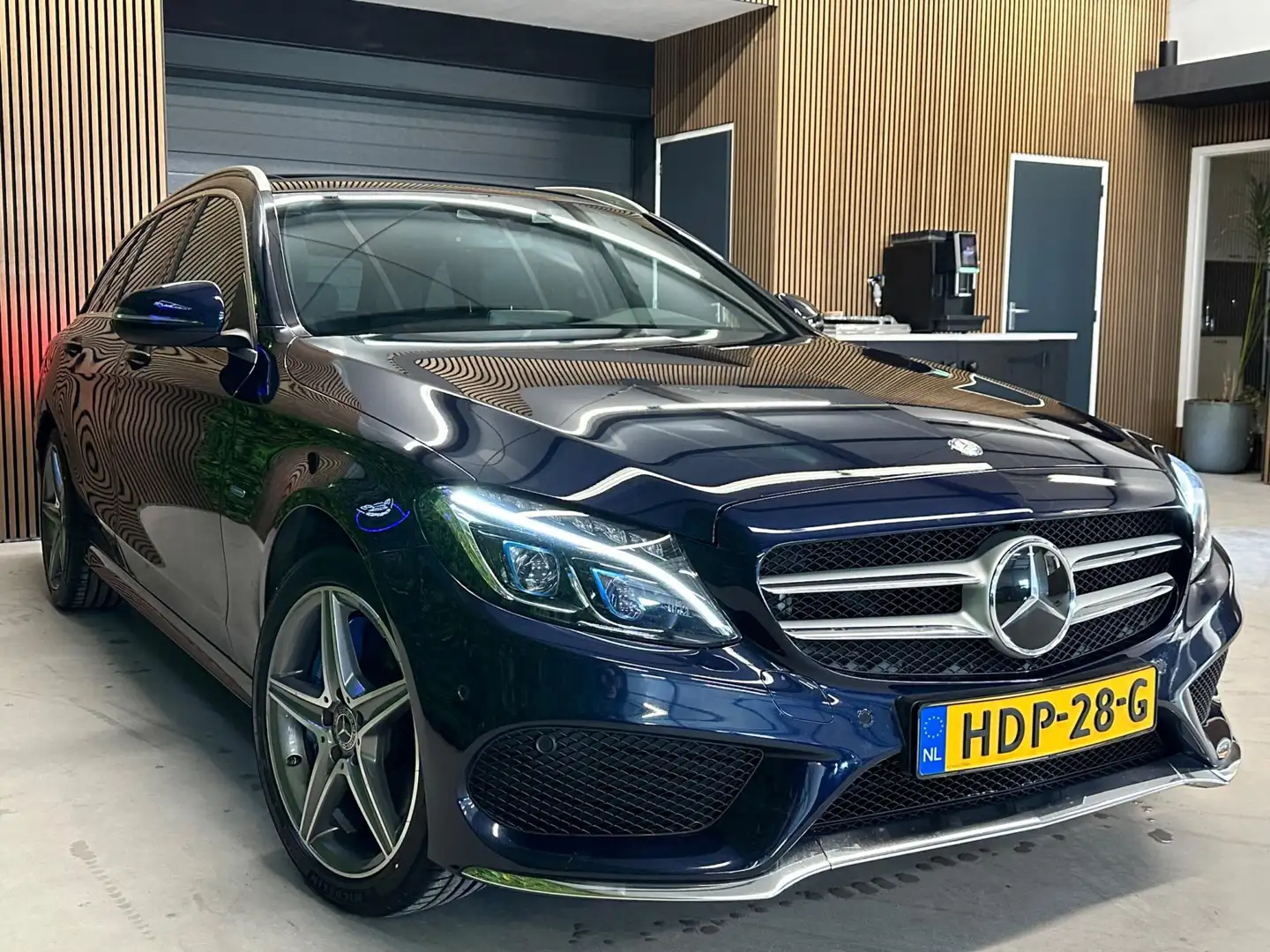 Mercedes-Benz C 350 e Premium Plus AMG / Pano / Trekhaak Bleu - 2
