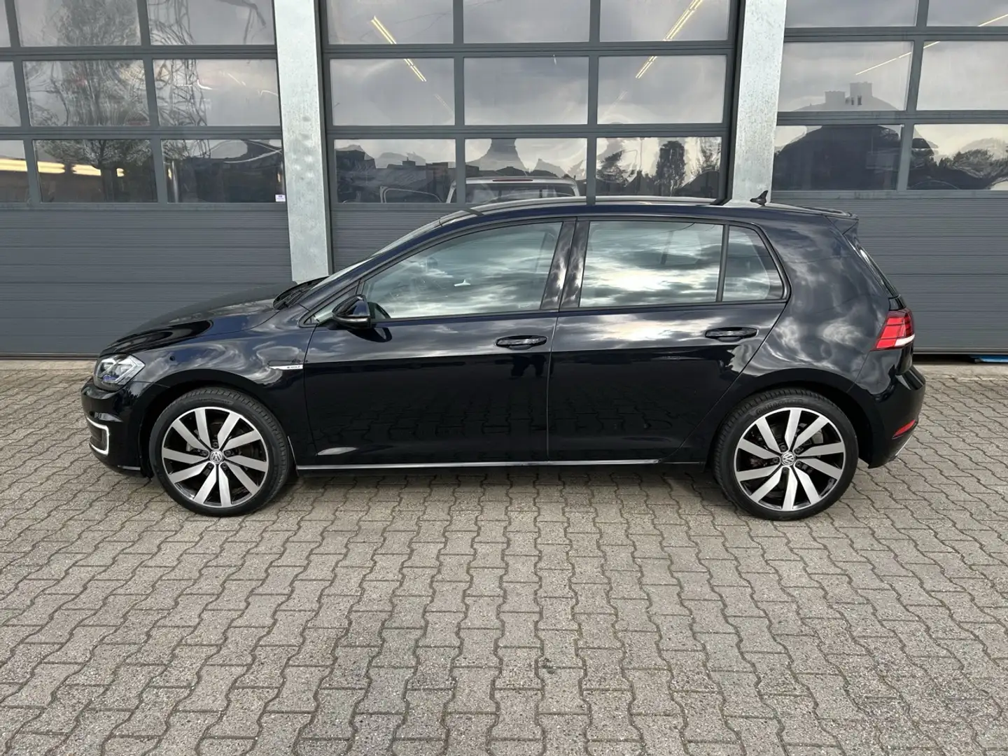 Volkswagen e-Golf e-Golf elektromotor 136pk Schwarz - 2