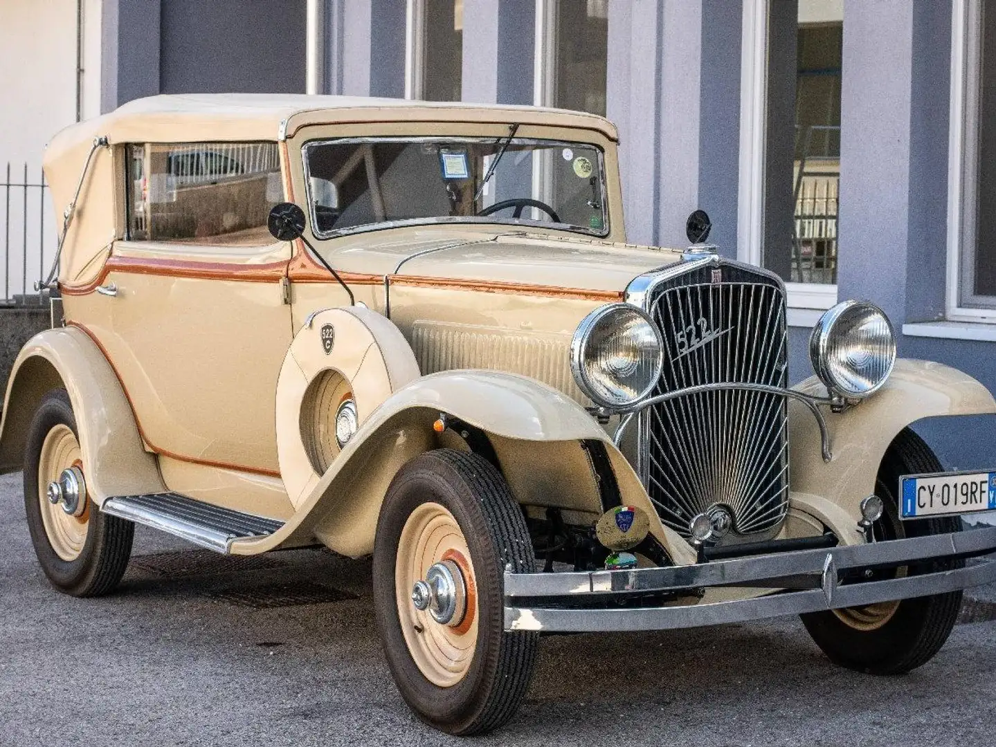 Fiat 522 C Cabriolet Royale Beige - 1