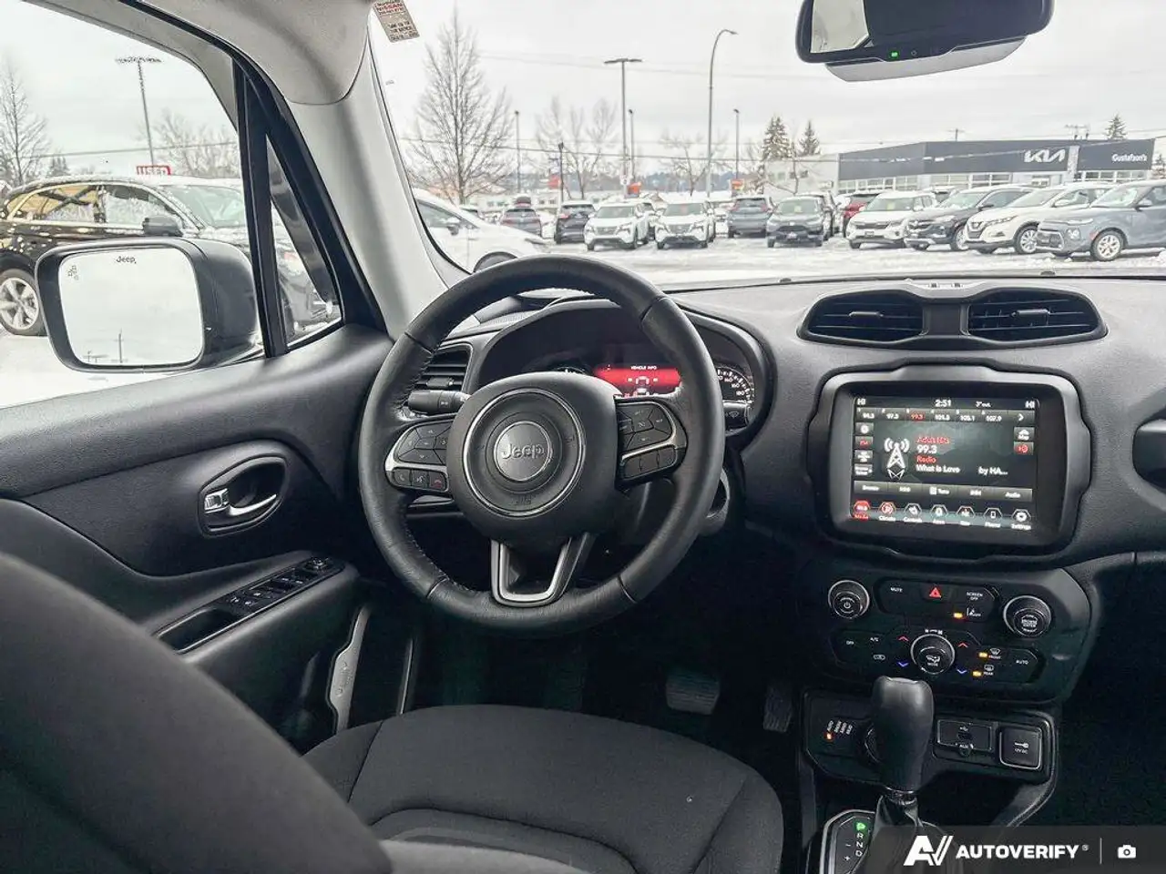 Jeep Renegade снимка Jeep Renegade