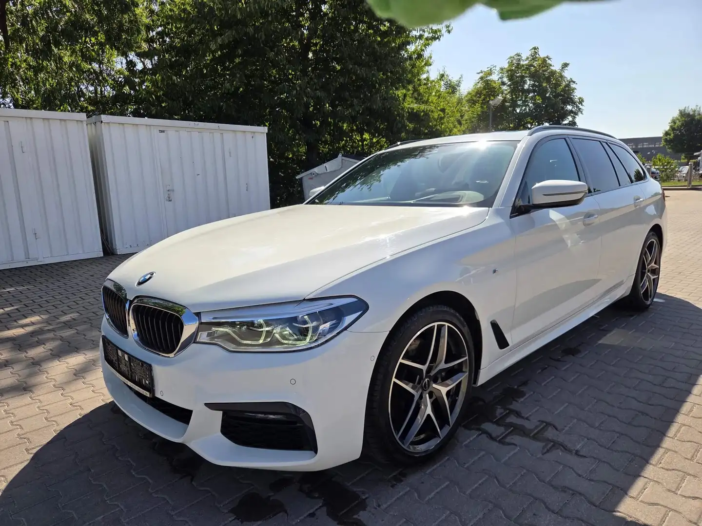 BMW 530 530 d xDrive M Sport+Head Up+AHK+ACC+PANO+360° Weiß - 1