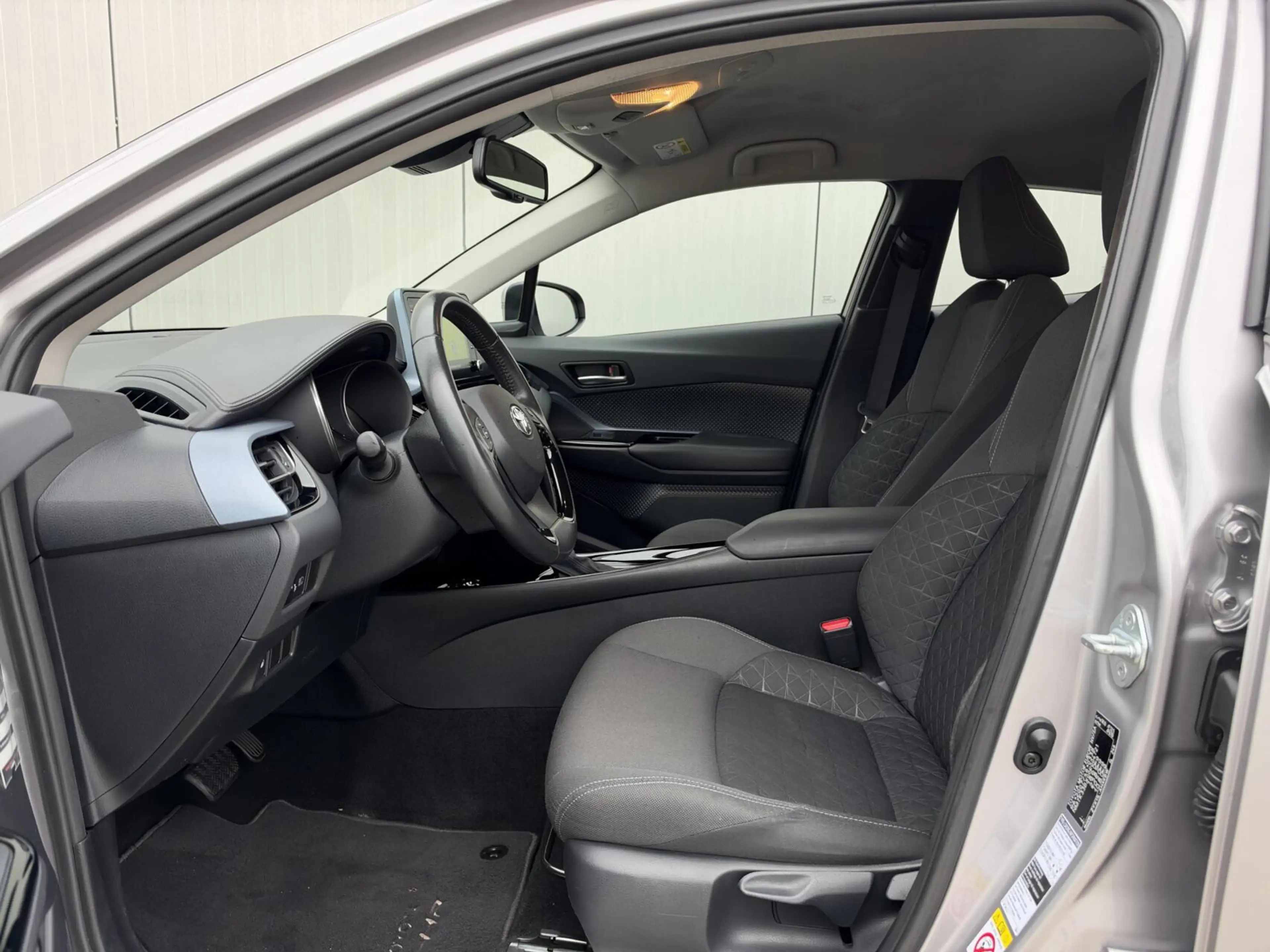 Toyota C-HR 1.8 Hybrid Dynamic|Navi|CarPlay/Android|NL-Auto — photo 19