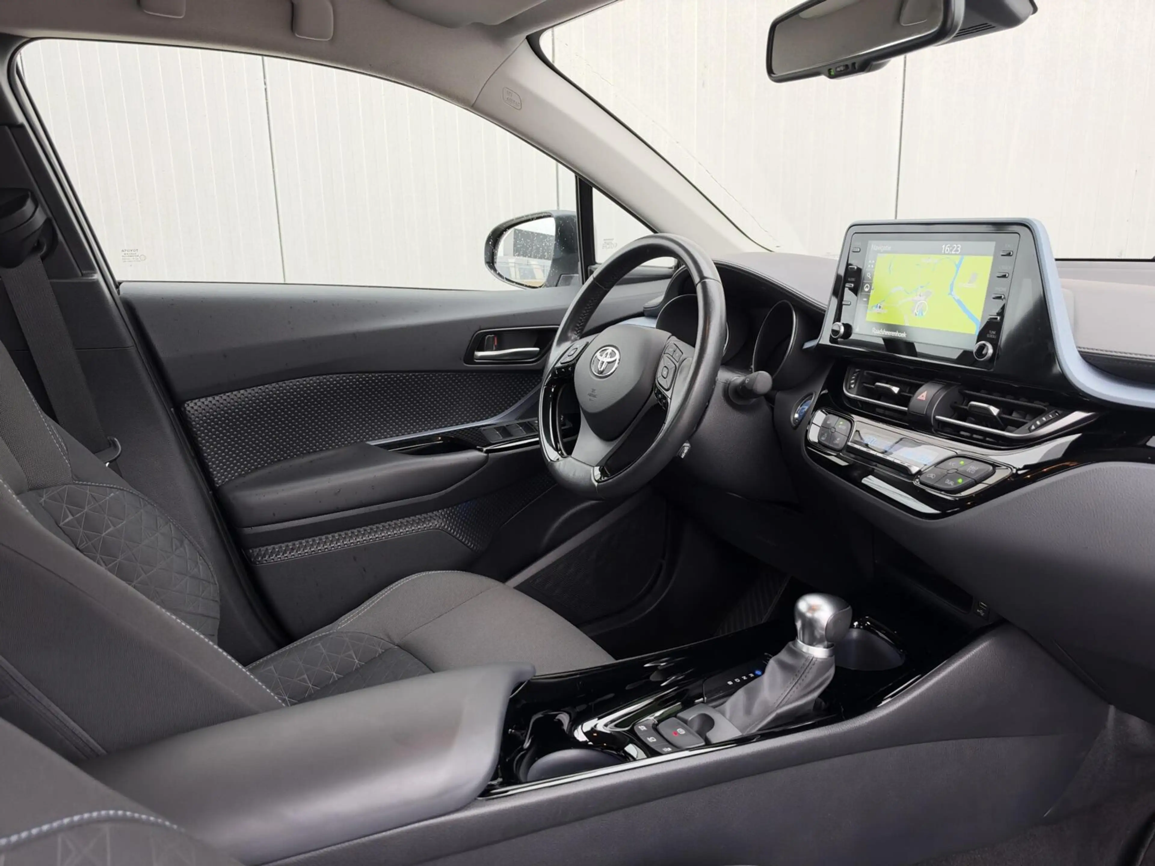 Toyota C-HR 1.8 Hybrid Dynamic|Navi|CarPlay/Android|NL-Auto — photo 4