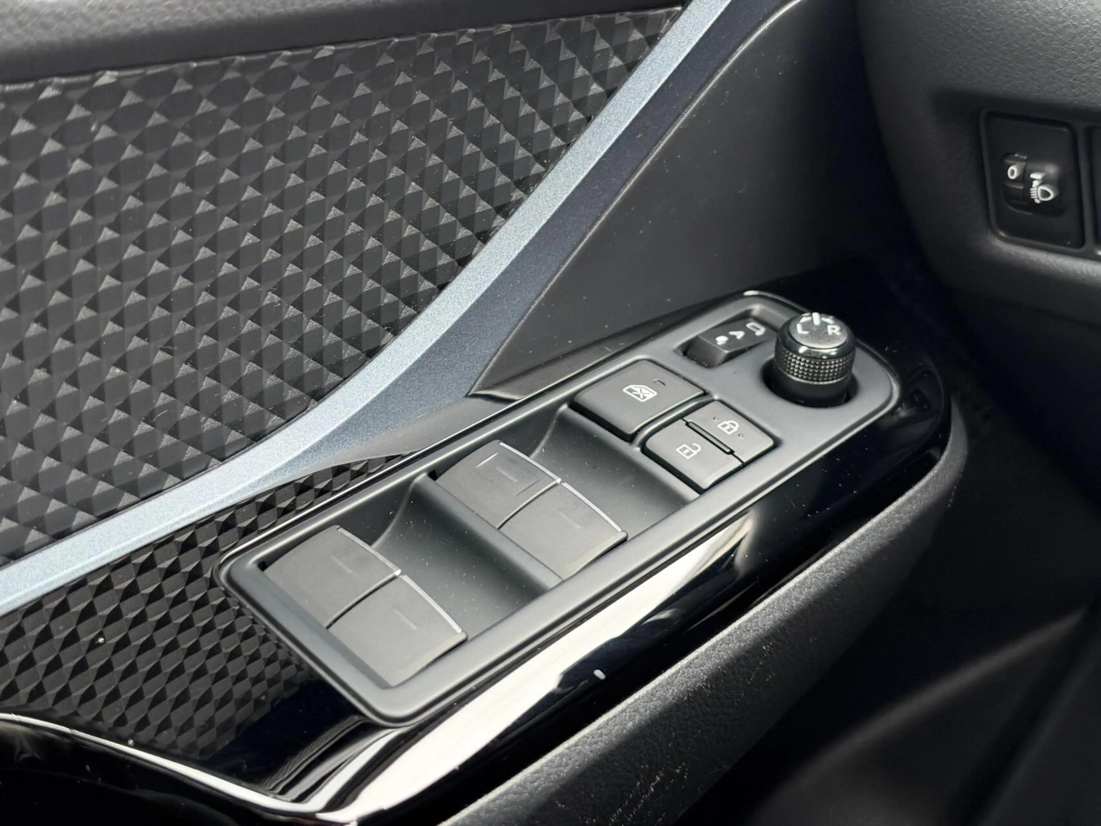 Toyota C-HR 1.8 Hybrid Dynamic|Navi|CarPlay/Android|NL-Auto — photo 28