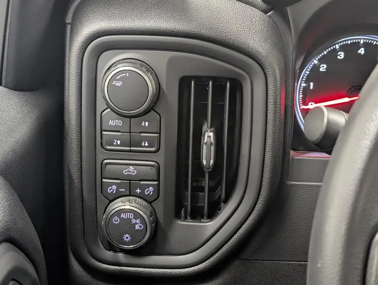 Chevrolet Silverado 1500 photo Chevrolet Silverado 1500