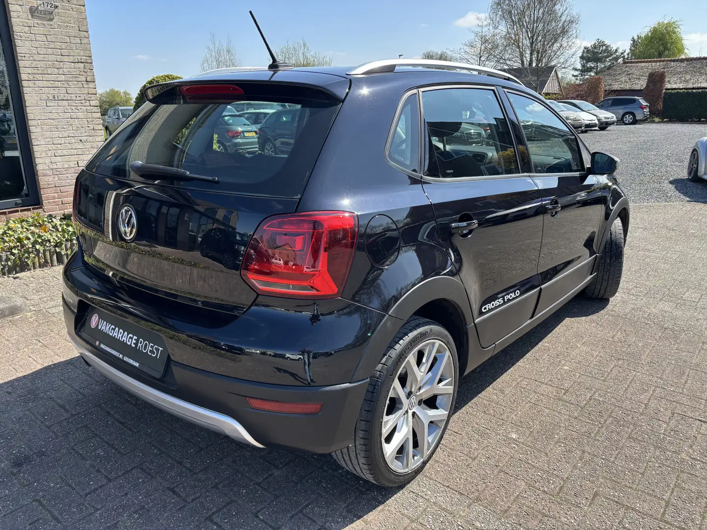Volkswagen Polo Cross 1.2 TSI Automaat Camera / Navigatie / Parkeersenso Negro - 2