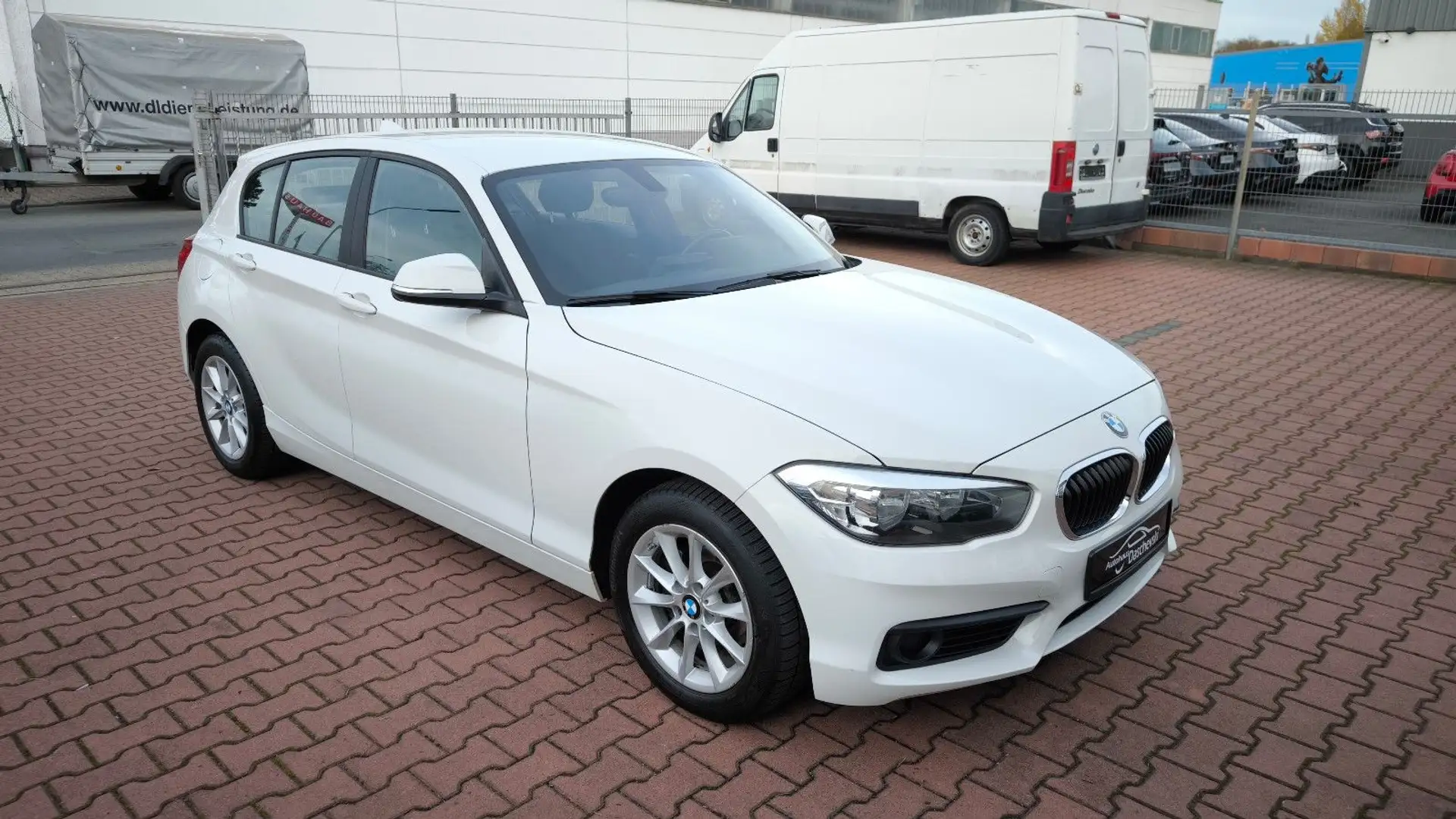 BMW 118 i Limousine 5-trg. Automatik Navi Weiß - 1
