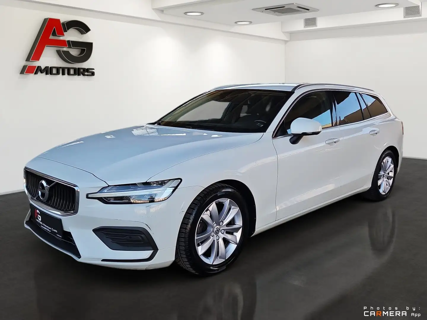 Volvo V60 D3 Momentum Geartronic Weiß - 1