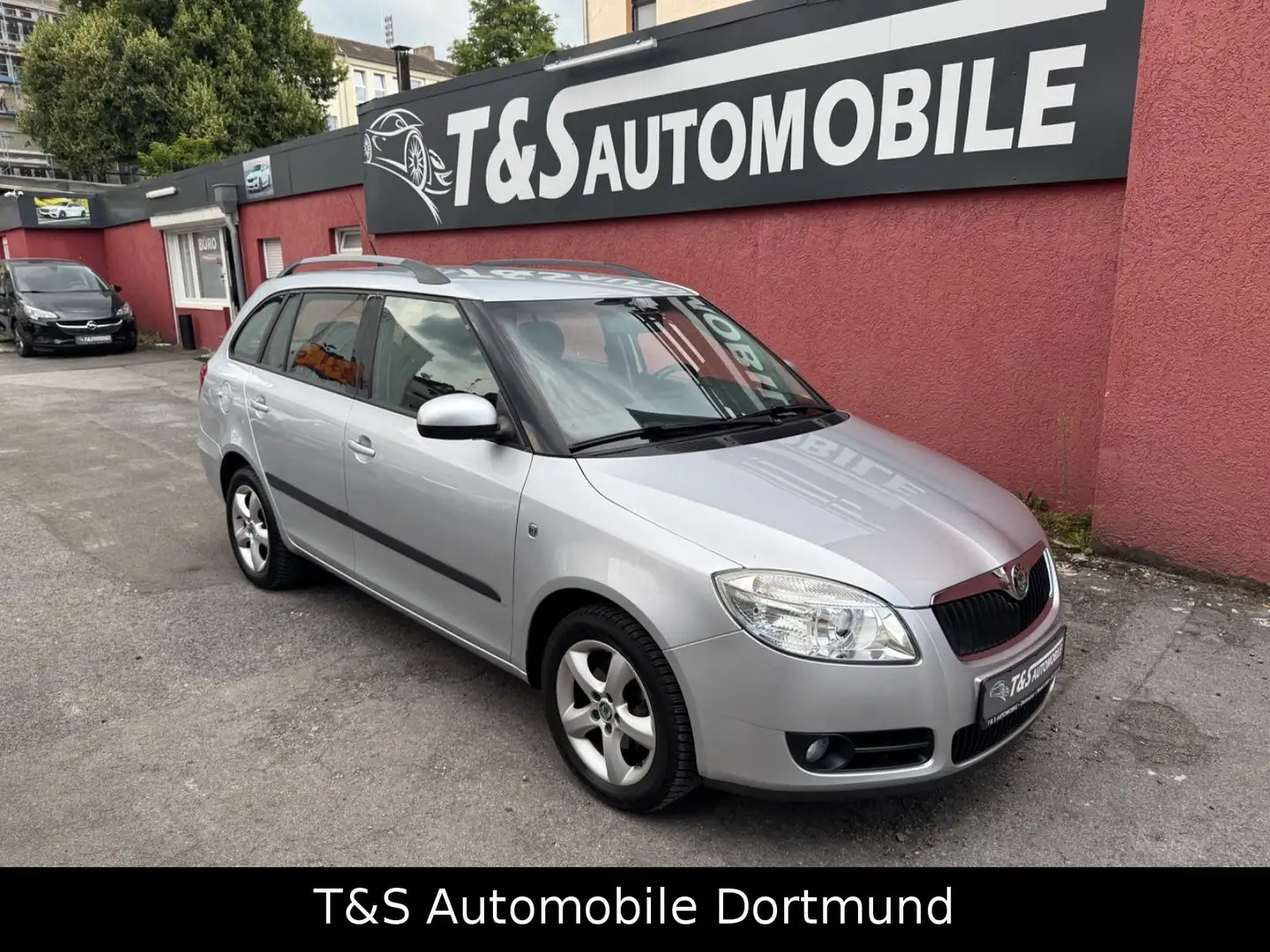 Skoda Fabia Combi 1.4 Elegance -Klima-PDC-SHZ- Plateado - 1