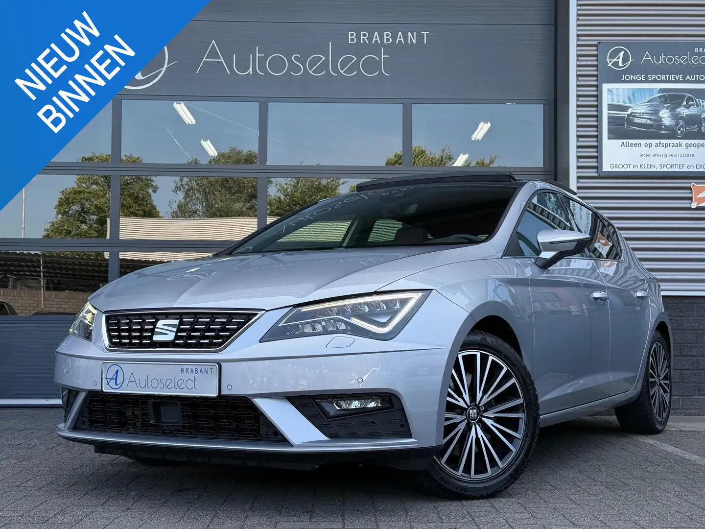 SEAT Leon 1.5 TSI Xcellence ACC LED Pano Grijs - 1