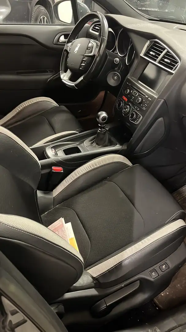 Citroen DS4 SoChic Grau - 2