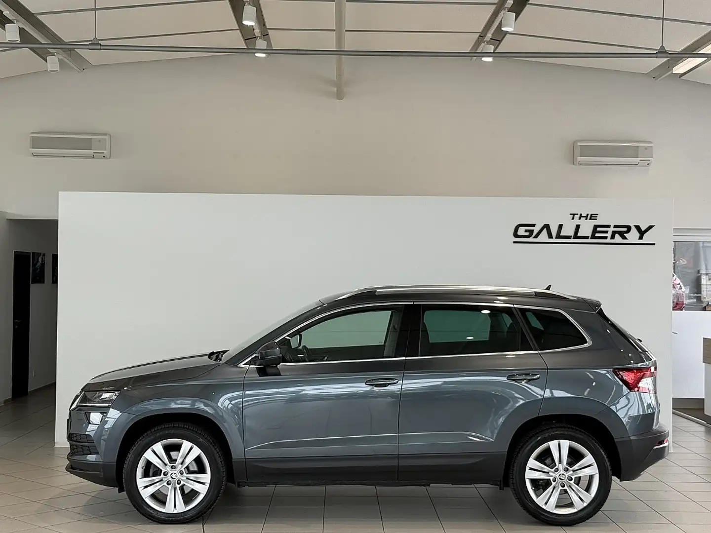 Skoda Karoq 2,0 TDI SCR 4x4 Style 125 DSG*AHK*ACC*LED*Keyless Gris - 1