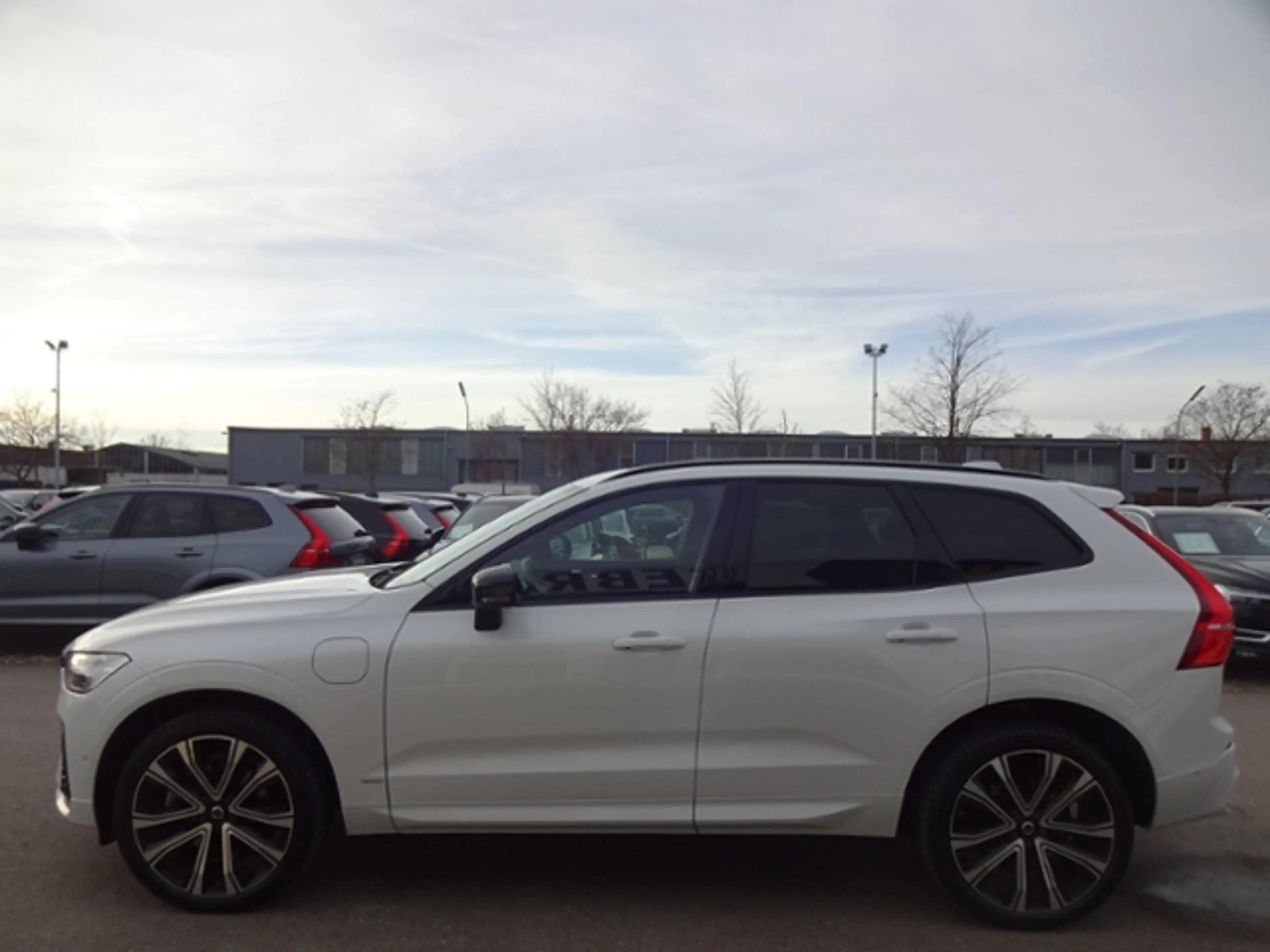 Volvo XC60 T6 RDesign PHEV AWD PANO HUD ACC Google SHZ — photo 4