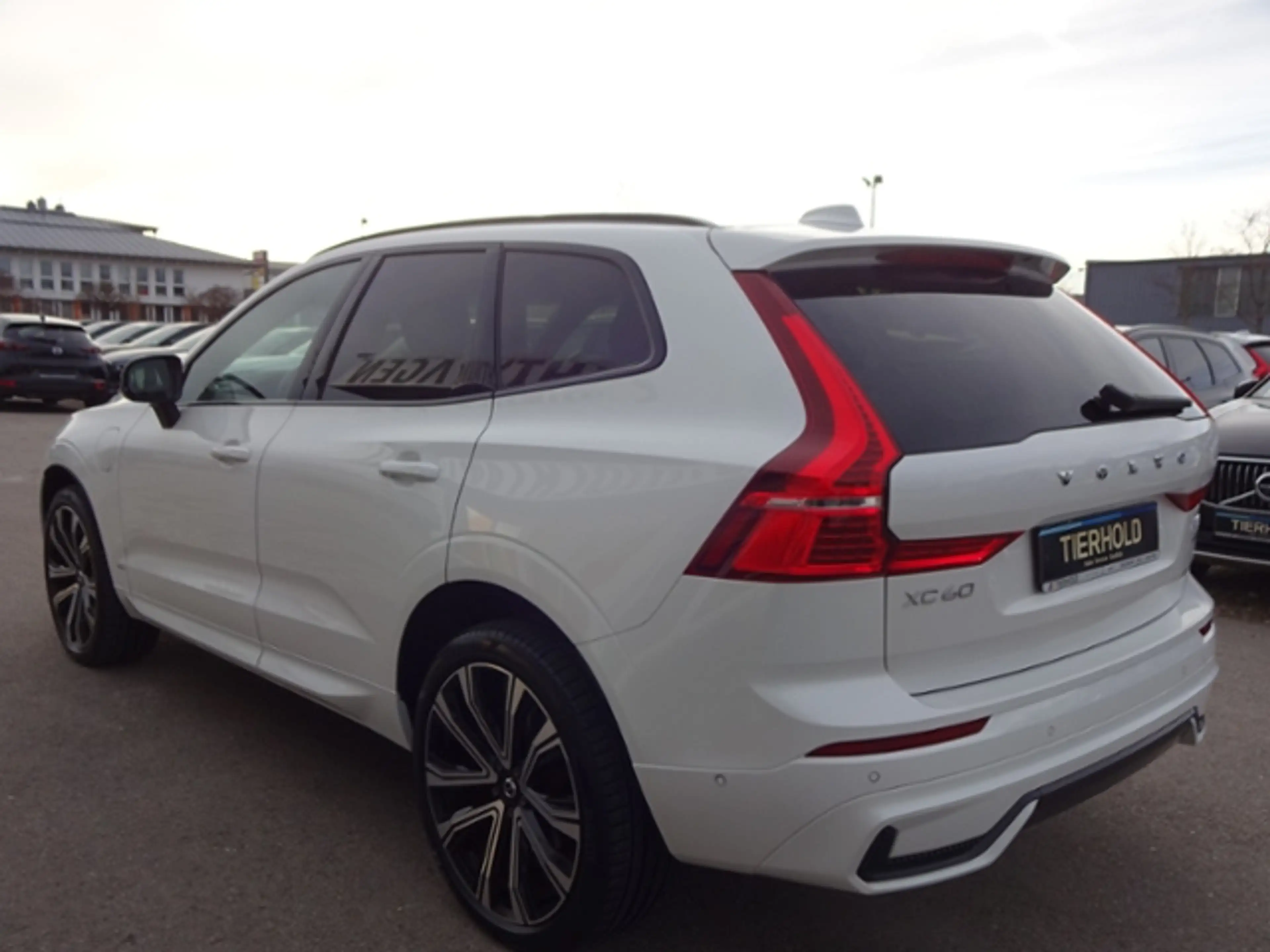 Volvo XC60 T6 RDesign PHEV AWD PANO HUD ACC Google SHZ — photo 5