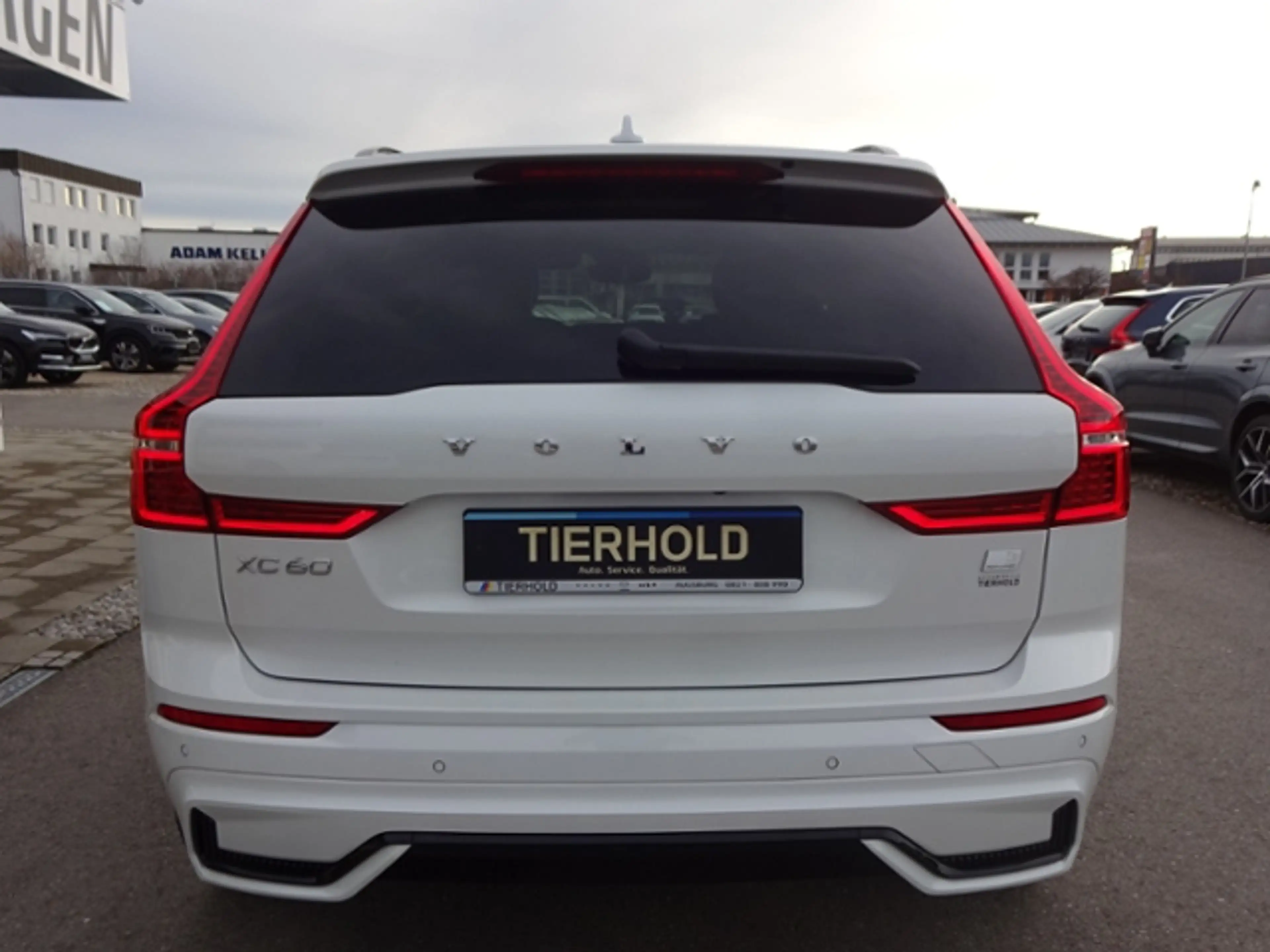 Volvo XC60 T6 RDesign PHEV AWD PANO HUD ACC Google SHZ — photo 6