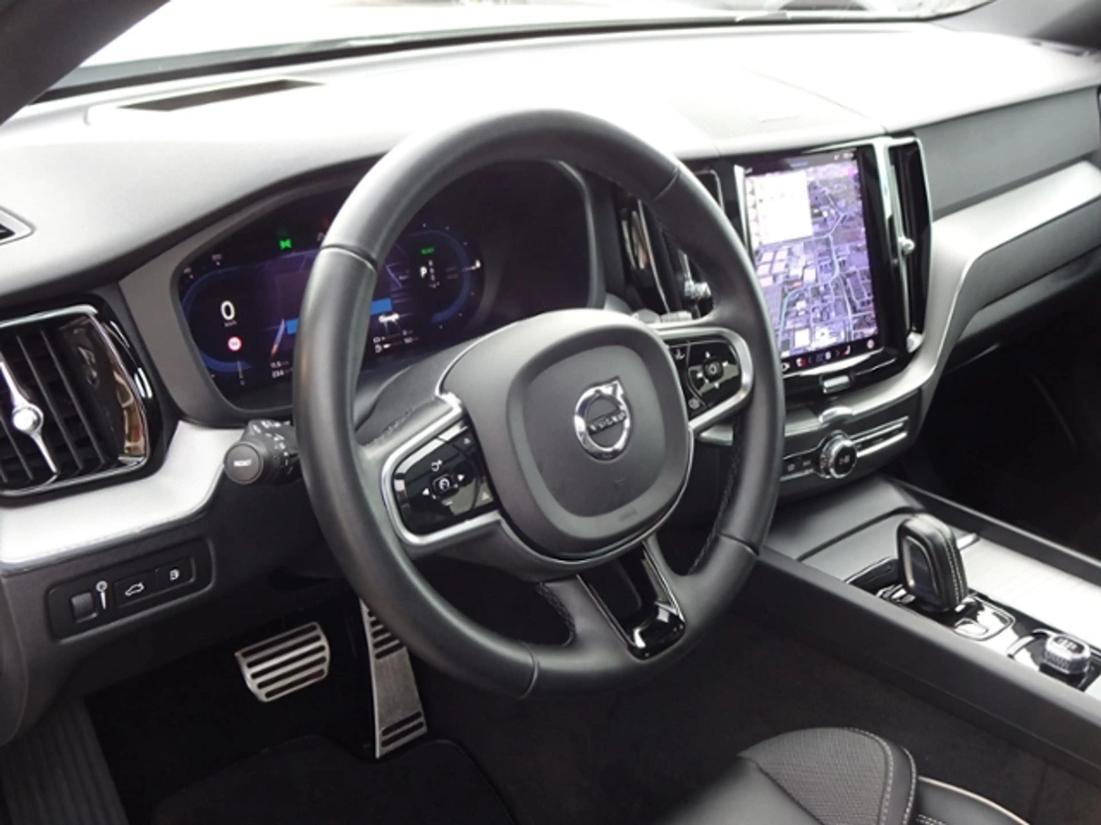 Volvo XC60 T6 RDesign PHEV AWD PANO HUD ACC Google SHZ — photo 15