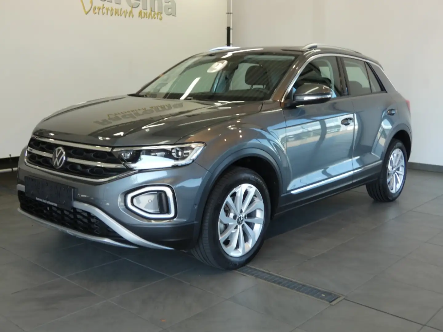 Volkswagen T-Roc 1.5 Tfsi 150 PK Aut, Panodak, Navi etc Grijs - 1