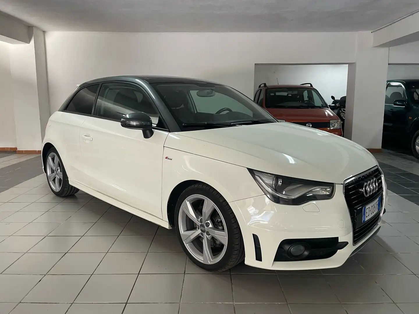 Audi A1 A1 1.6 tdi 105cv Bianco - 1