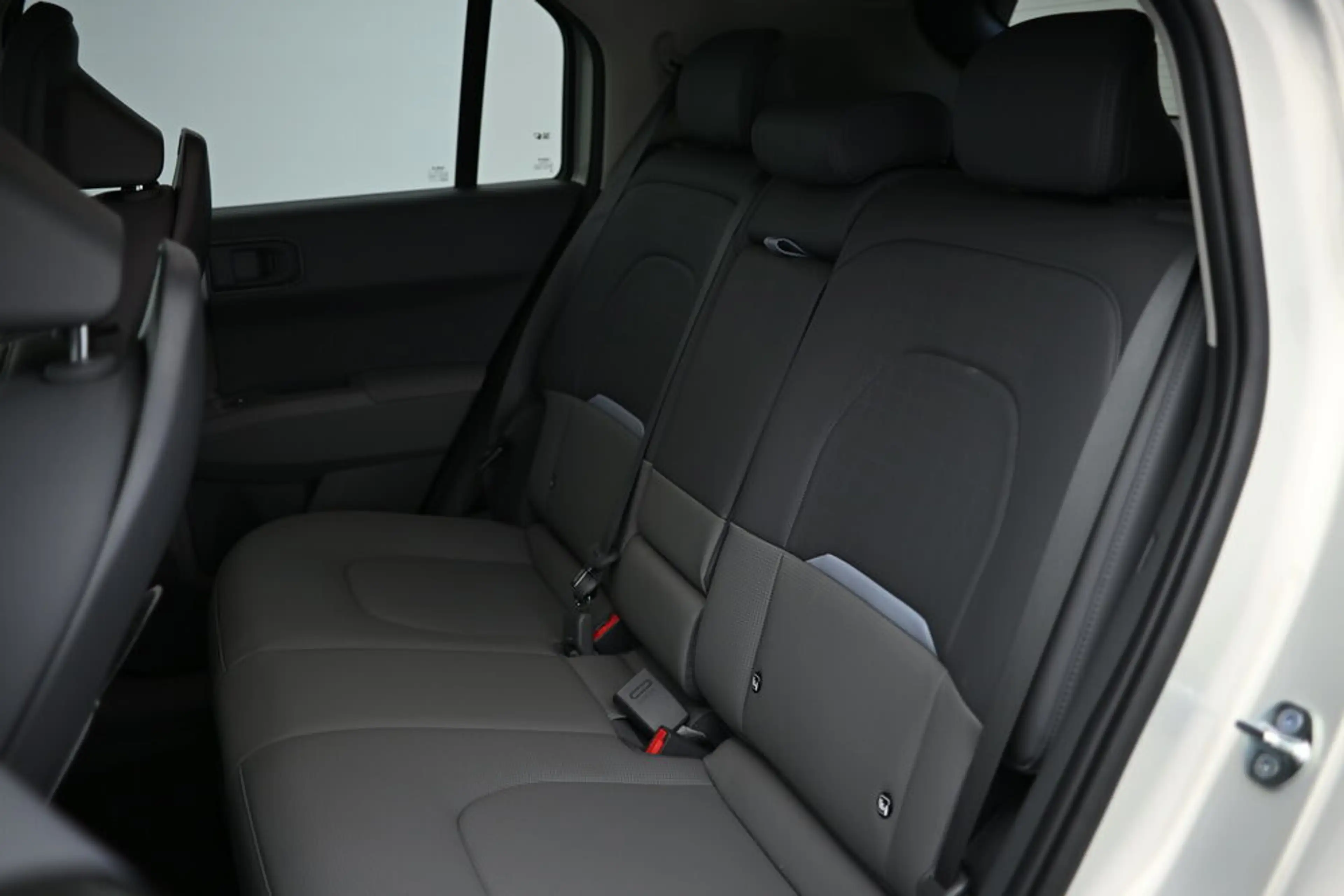 Kia EV3 FWD 81,4kWh Long Range Earth plus — photo 14