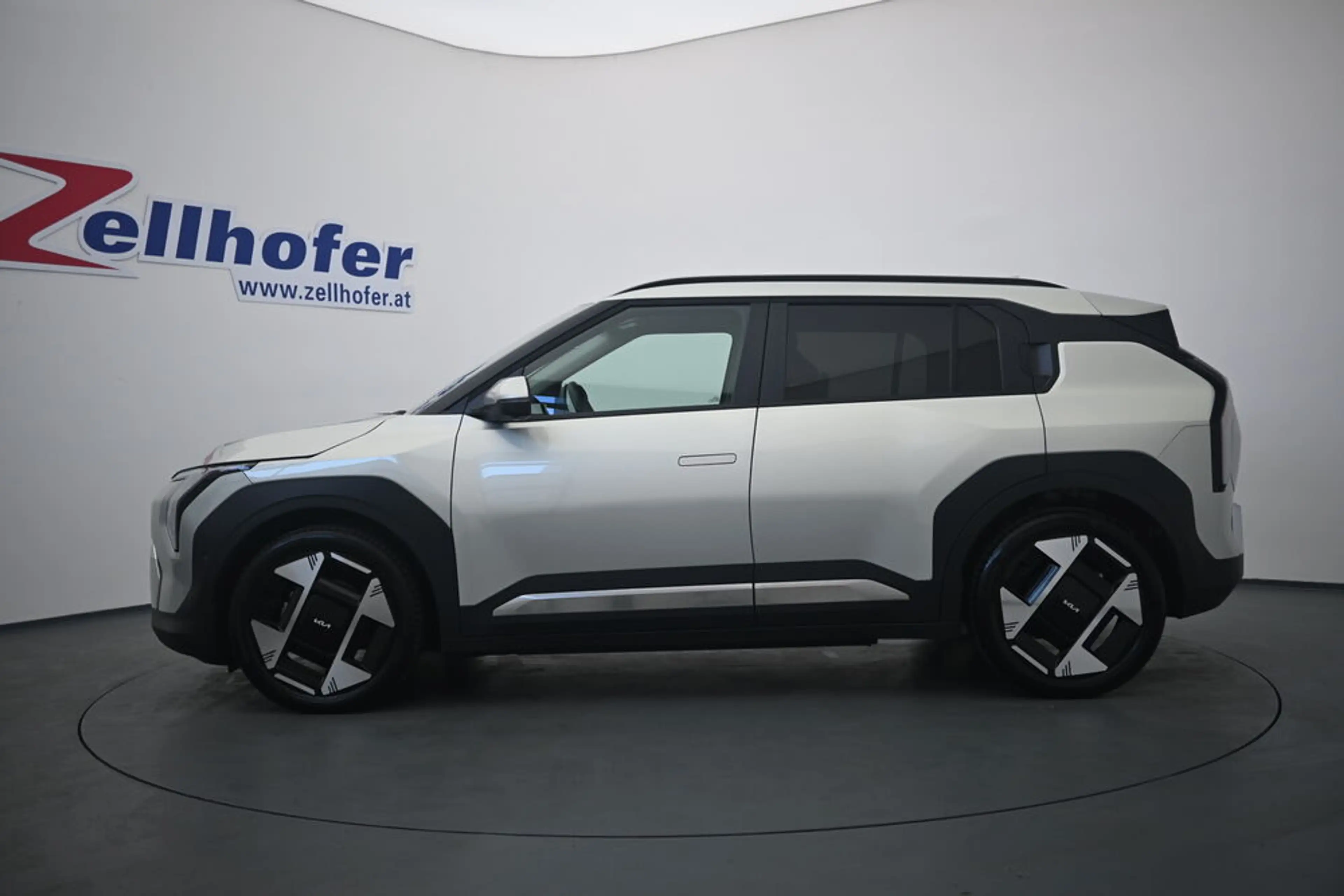 Kia EV3 FWD 81,4kWh Long Range Earth plus — photo 2