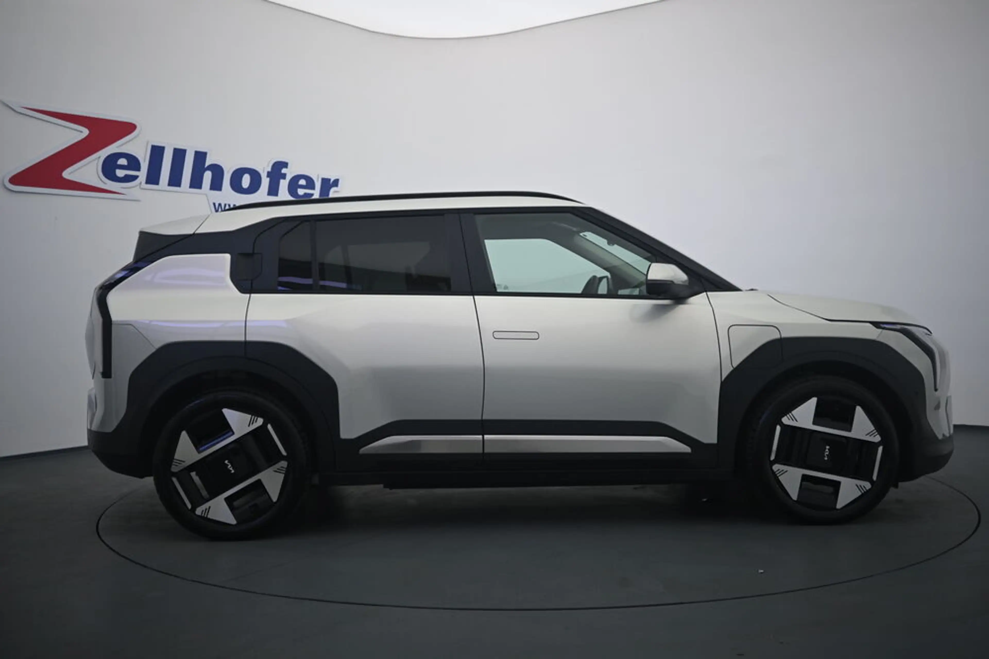 Kia EV3 FWD 81,4kWh Long Range Earth plus — photo 4