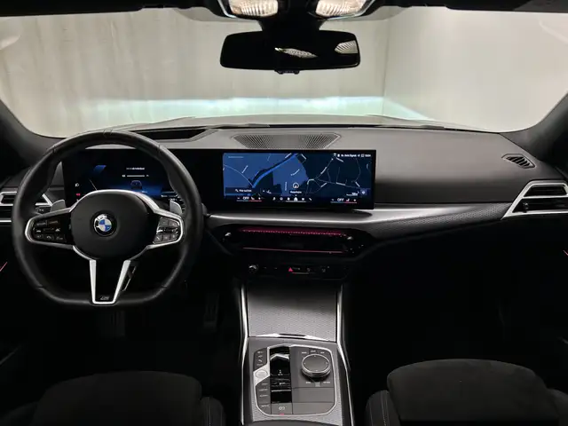 BMW 3 Series view 5