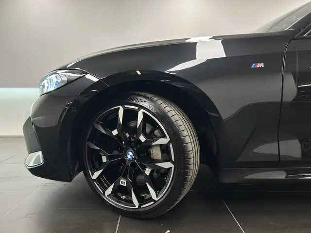 BMW 3 Series view 9