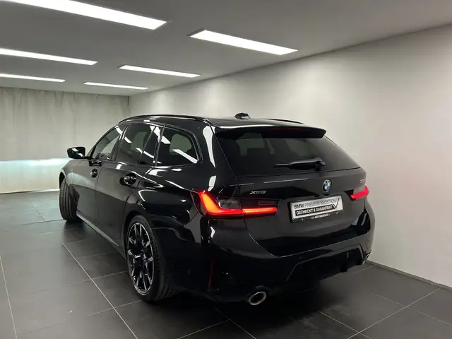 BMW 3 Series view 10