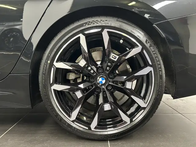 BMW 3 Series view 6