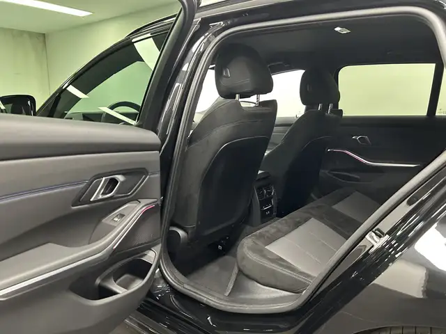 BMW 3 Series view 15