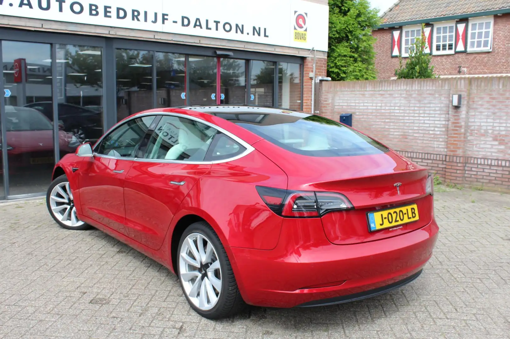 Tesla Model 3 RWD Plus 60 kWh WIT LEER / 19" / AUTOPILOTE / 1e E Rojo - 2