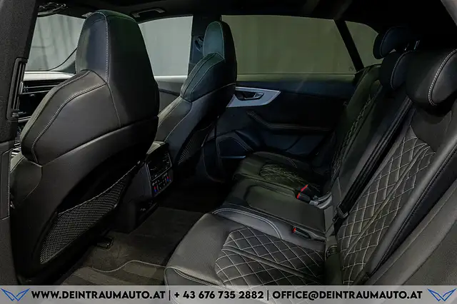 Audi Q8 view 17