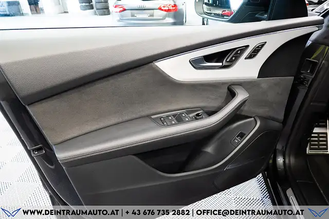 Audi Q8 view 24