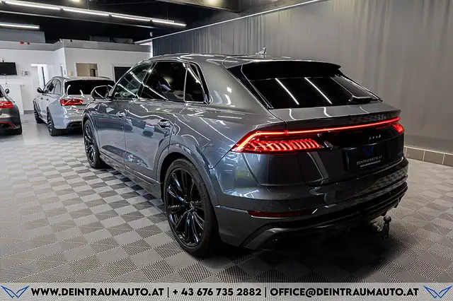 Audi Q8 view 6