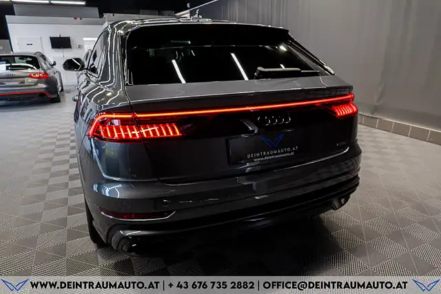 Audi Q8 view 11