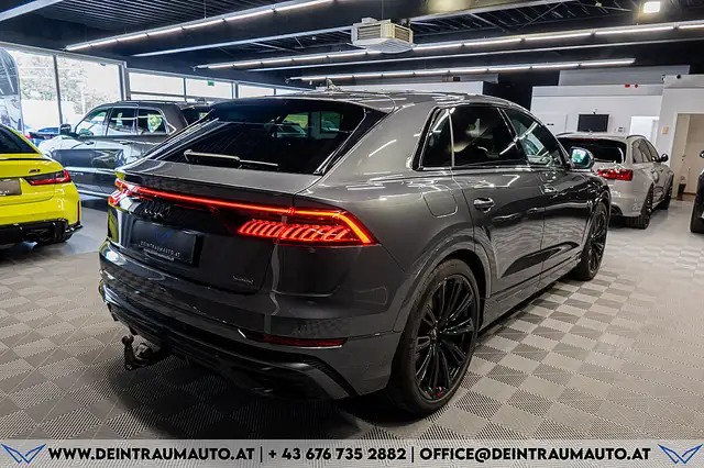 Audi Q8 view 7