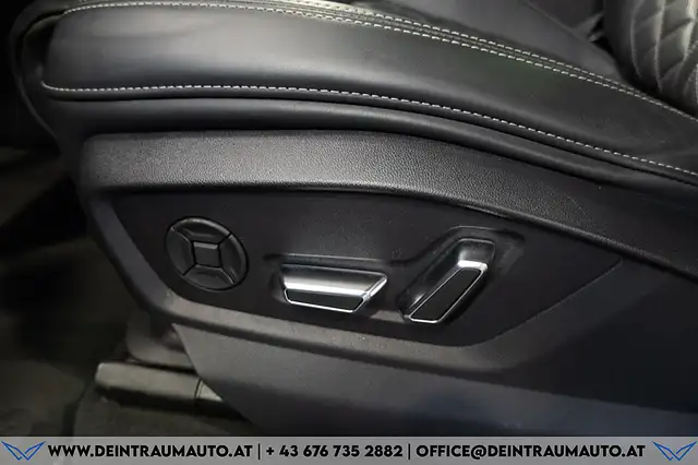 Audi Q8 view 23