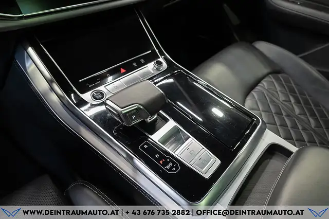 Audi Q8 view 26