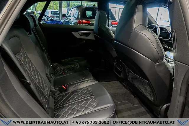 Audi Q8 view 15