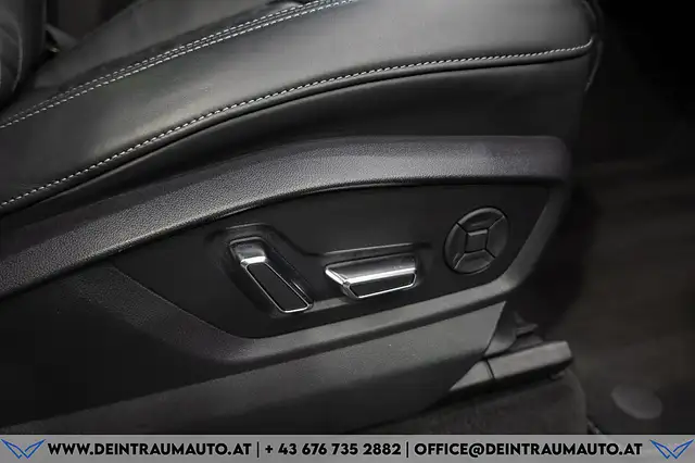 Audi Q8 view 20