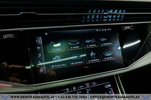 Audi Q8 view 29