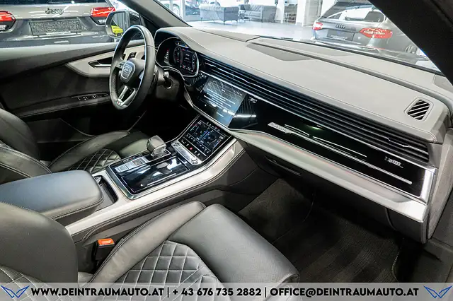 Audi Q8 view 19