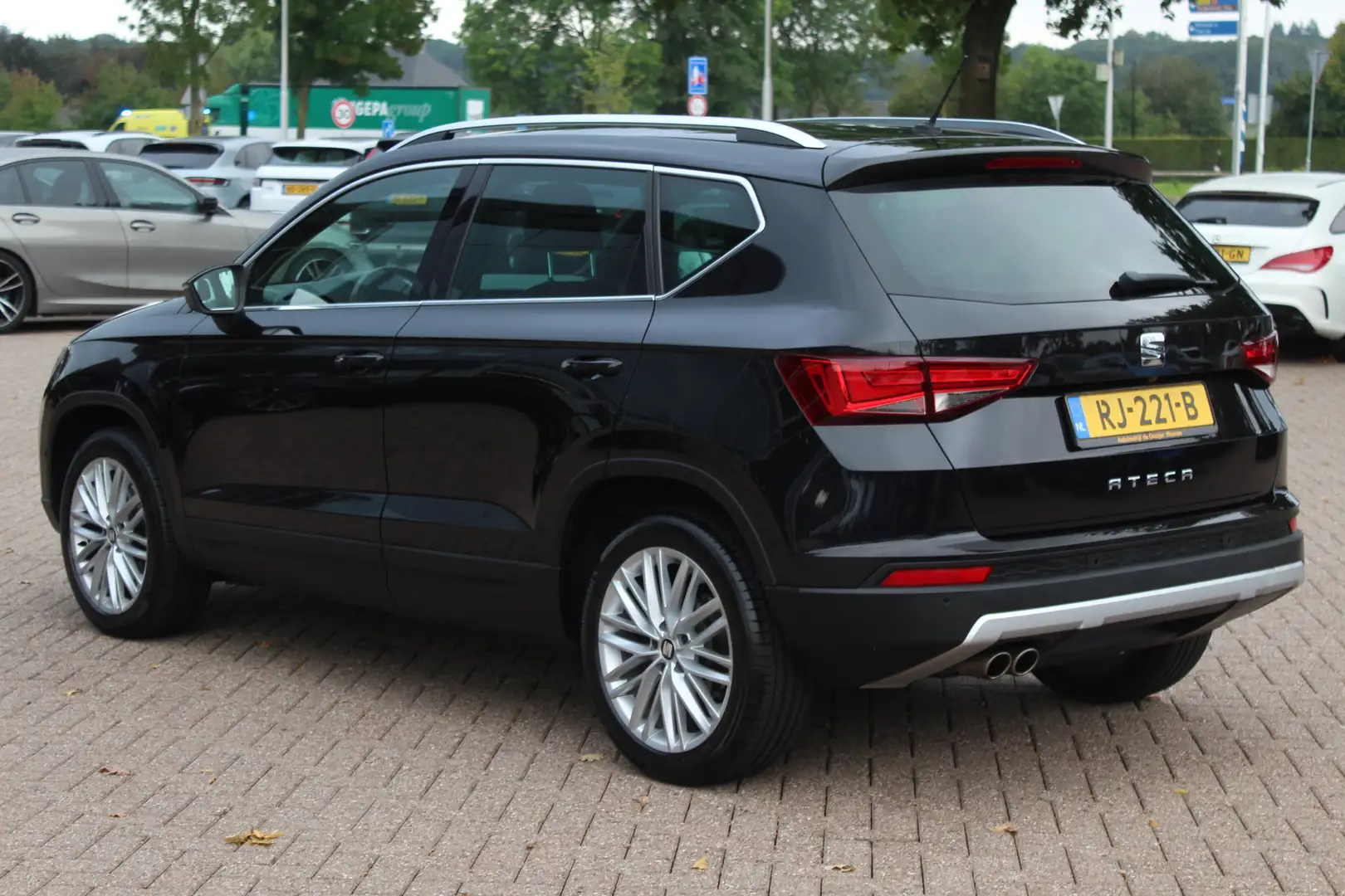 SEAT Ateca 1.4 EcoTSI Xcellence / Camera / Navigatie / Cruise Černá - 2