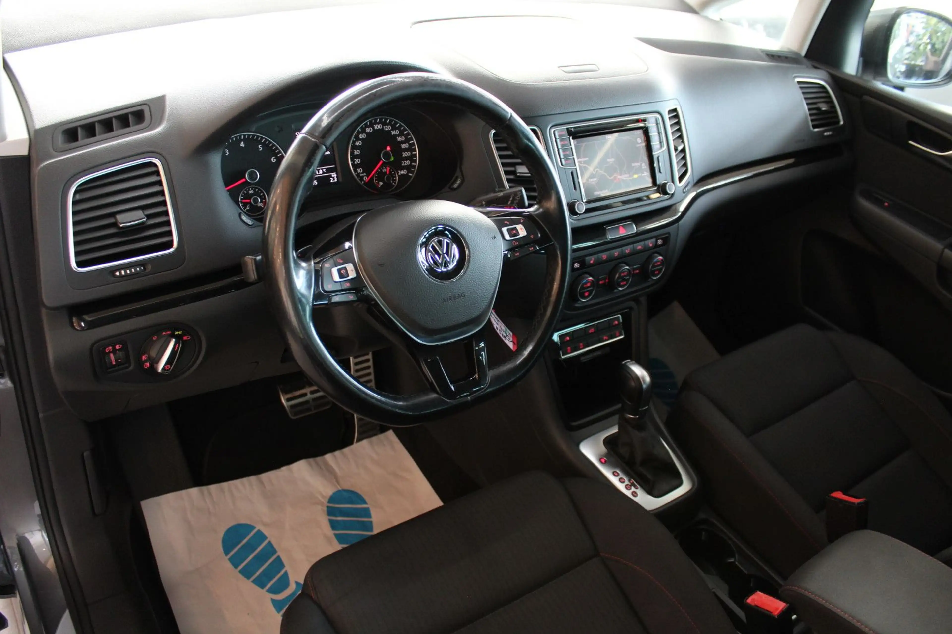 Volkswagen Sharan 1.4 TSI DSG Sound*7.Si*NAVI*ACC* — photo 8